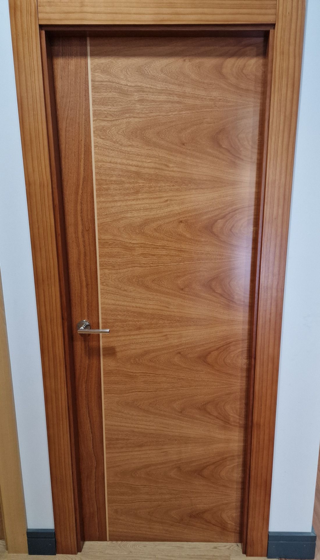 PI131 PUERTA CEDRO MODELO 1 GRECA CLARA VETA CRUZADA