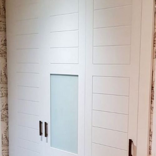 FA92 FRENTE ABATIBLE CUADROS CON ESTRIAS HORIZONTALES Y CRISTAL LACADO BLANCO