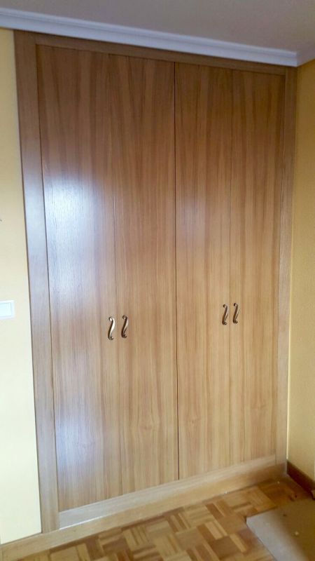 FA138 FRENTE ABATIBLE LISO CEREZO VETA VERTICAL