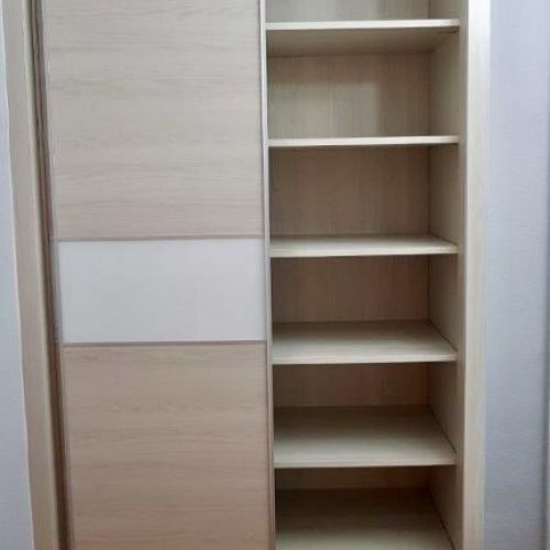IA190 INTERIOR MELAMINADO ROBLE BLANCO BALDAS REGULABLES EN ALTURA