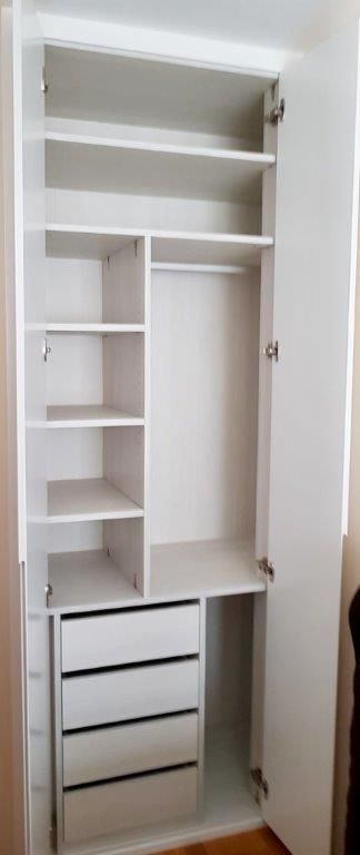 IA34 INTERIOR MELAMINADO OREGON SIENA CAJONERA, BALDAS, BARRA Y ALTILLO EN DOBLE ALTURA