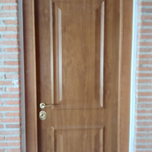 PA60 PUERTA ACORAZADA PVC MOD 100 CON MANILLA EXTERIOR