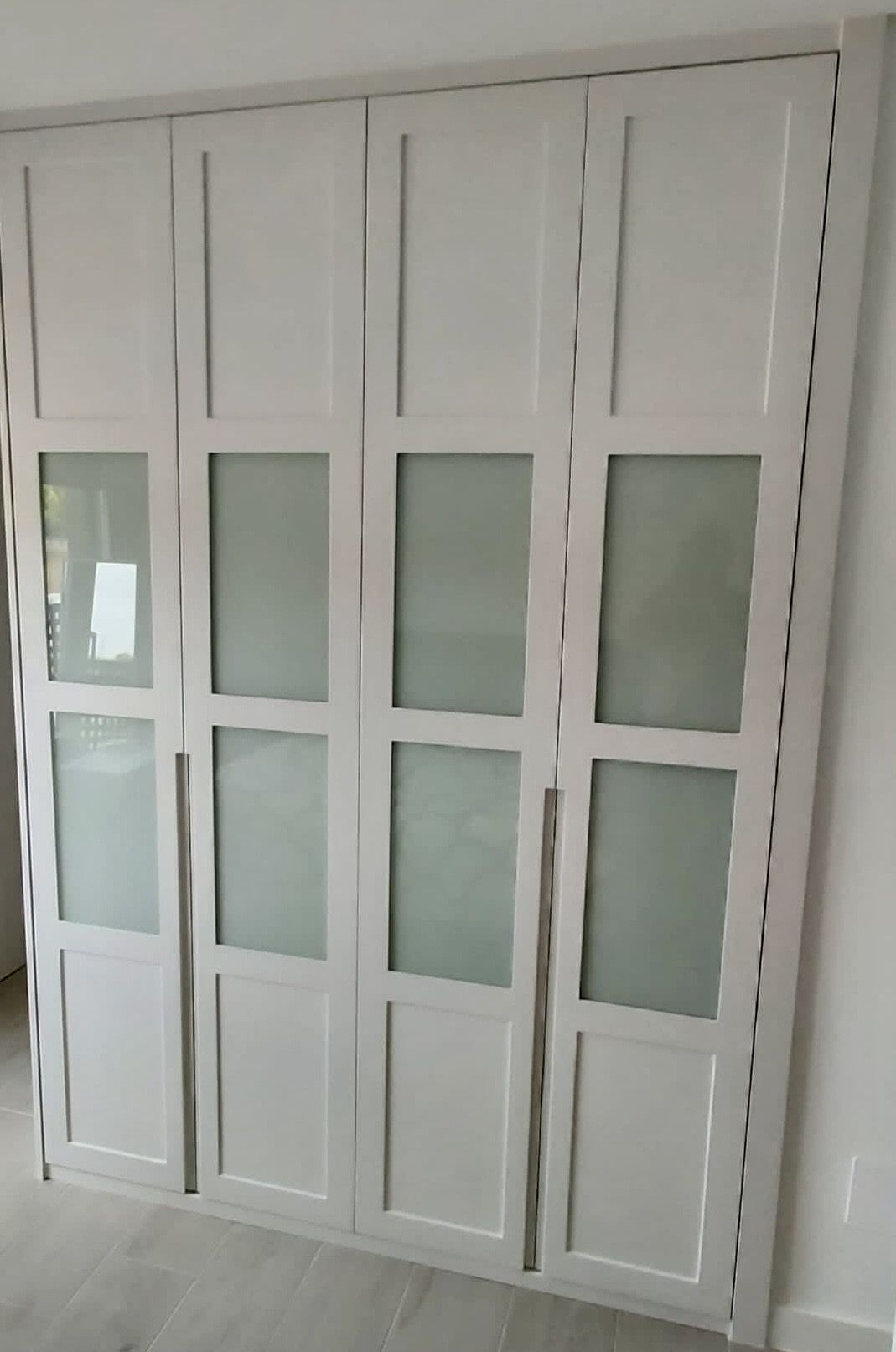 FA215 FRENTE PLEGADO CUADROS LACADO Y CRISTAL CON UÑERO LARGO