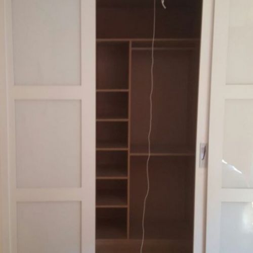 VE37 ENTRADA A VESTIDOR CON PUERTAS CORREDERAS