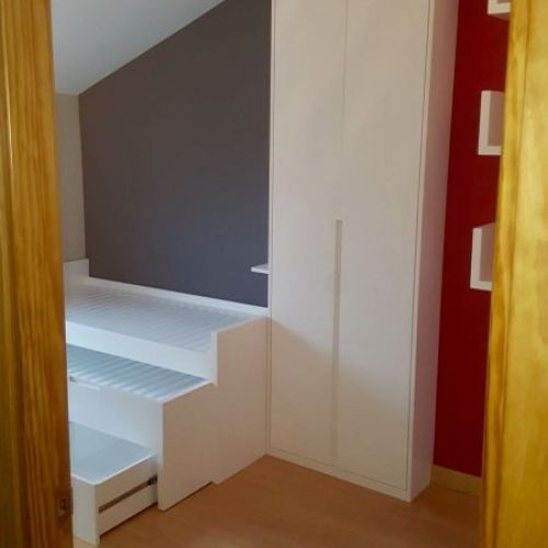 MU66 DORMITORIO LACADO BLANCO COMPLETO ARMARIOS, CAMA, ESTANTERIAS Y MESA