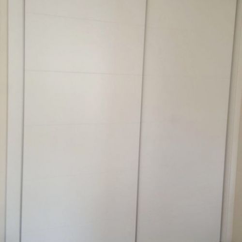 FC252 FRENTE CORREDERO LACADO BLANCO LINEAS