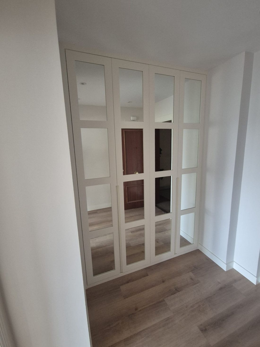 FRENTE CORREDERO LACADO BLANCO CON ESPEJO Y UÑERO