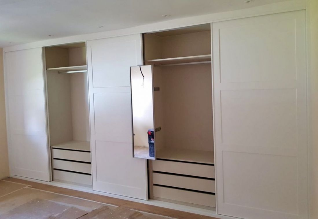 IA196 INTERIOR MELAMINADO OREGON SIENA, CON CAJONES Y BARRA DE COLGAR. ESPEJO EXTRAIBLE