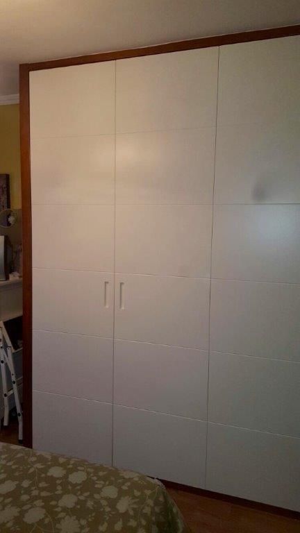 FA22 FRENTE ABATIBLE LACADO LINEAS CON UÑERO Y REMATES EN MADERA