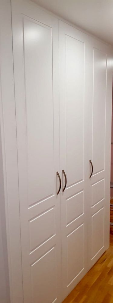 FA11 FRENTE ABATIBLE CUADROS DESIGUALES FRESADOS EN LACADO BLANCO