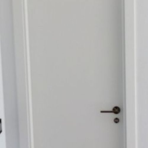 PI75 PUERTA LACADA CIEGA LISA JAMBAS HASTA EL TECHO