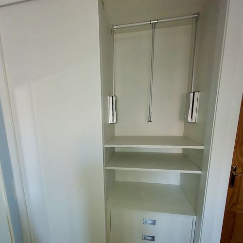 IA257 INTERIOR BLANCO CON CAJONERA, BALDAS Y ELEVADOR