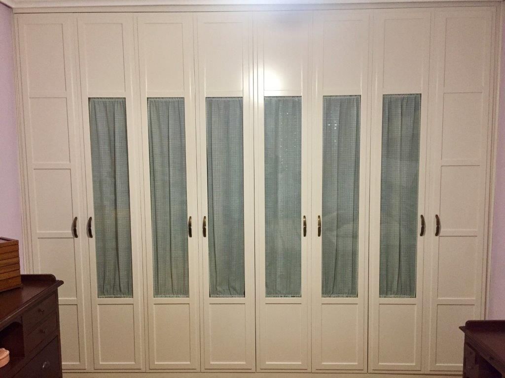 FA86 FRENTE ABATIBLE CUADROS COMBINANDO PUERTAS CIEGAS CON PUERTAS CON CRISTAL PARA CORTINA