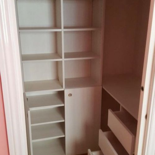 VE30 VESTIDOR CON BALDAS TAPADAS EN PUERTAS, CAJONES Y BALDAS