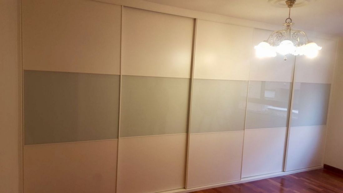 FC242 FRENTE CORREDERO ECO LACADO BLANCO Y CRISTAL LACADO BLANCO