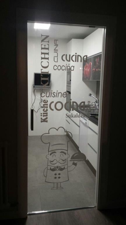 PC31 CORREDERA DE CRISTAL TRANSPARENTE EN CASONETO CON VINILO DECORATIVO