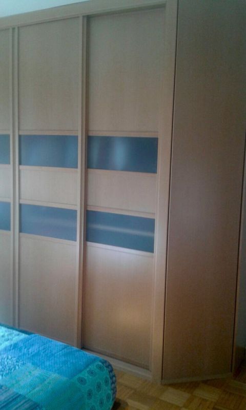 FC178 FRENTE CORREDERO JAPONES HAYA VAP Y CRISTAL VIMAT COSTADO VISTO EN ESQUINA. PERFILES HAYA VAP