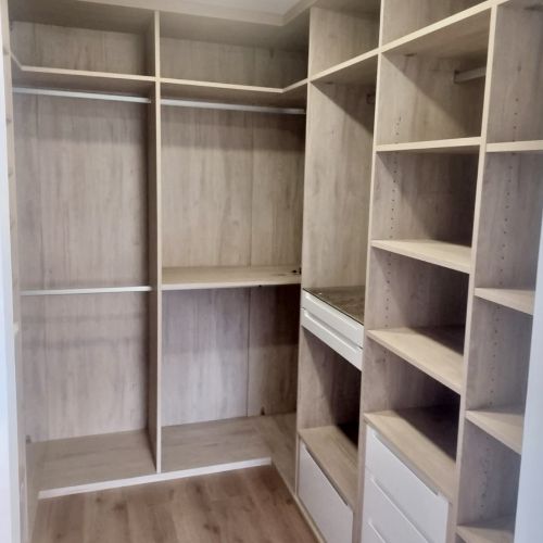 VE89 VESTIDOR EN L CAJONES CON UÑERO LACADO BLANCO, CAJON JOYERO CON TAPA DE CRISTAL