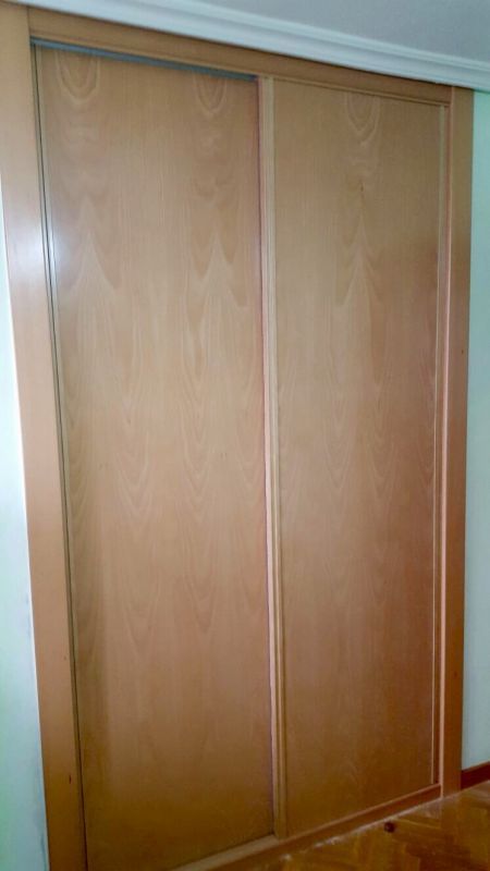 FC124 FRENTE CORREDERO HAYA LISO VETA VERTICAL