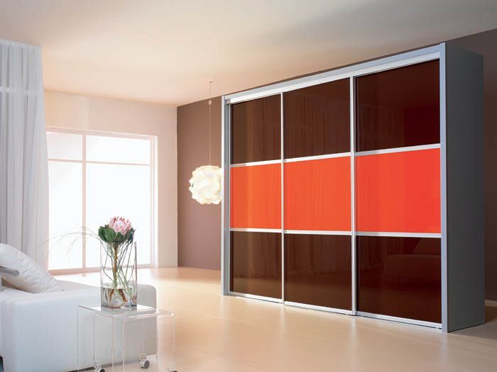 FC202 FRENTE CORREDERO ECO CRISTAL LACADO MARRON  Y CRISTAL LACADO NARANJA. PERFILES ALUMINIO Y REMATES LACADO ALUMINIO