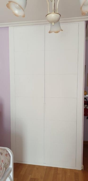 FA33 FRENTE ABATIBLE LACADO BLANCO CON ESTRIAS HORIZONTALES Y UÑERO LARGO