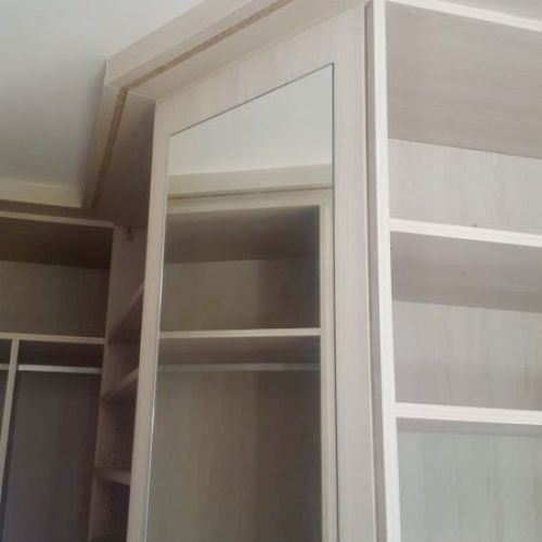 VE25 VESTIDOR MELAMINADO CON ESPEJO EN UN COSTADO