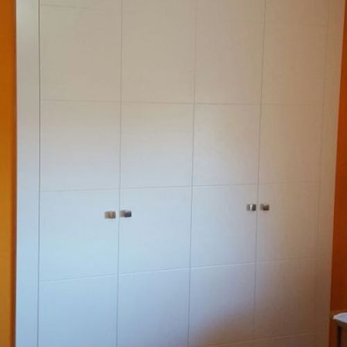 FA47 FRENTE LACADO BLANCO LINEAS 4 HOJAS CON TIRADOR