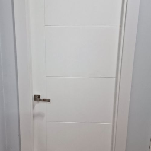 PI120 PUERTA LACADA MODELO ESTRECHA