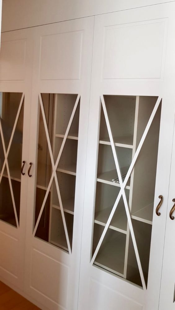 FA112 FRENTE ABATIBLE CUADROS FRESADOS CON ASPA Y CRISTAL TRANSPARENTE