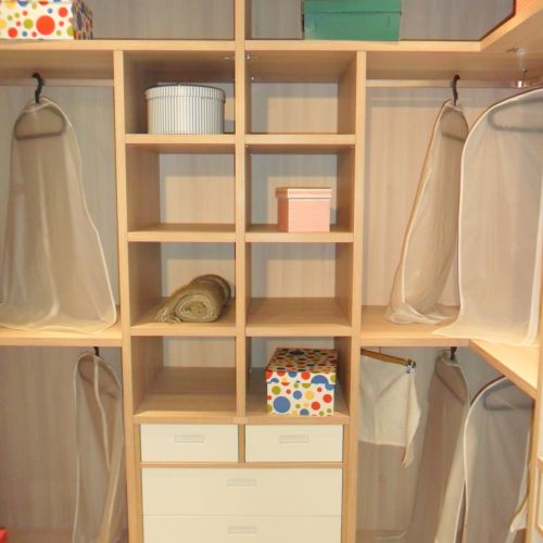 VE55 VESTIDOR EN ROBLE VELADO DE 30MM, CON BALDAS DIVIDIDAS Y CAJONERA CON FRENTE LACADOS