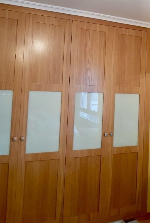 FA164 FRENTE ABATIBLE CUADROS CEREZO CON CRISTAL LACADO BLANCO