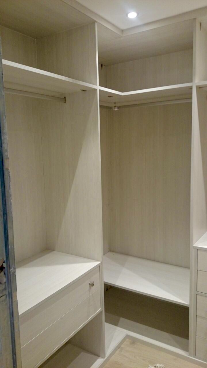 IA102 INTERIOR DE ARMARIO EN ESQUINA EN OREGON SIENA