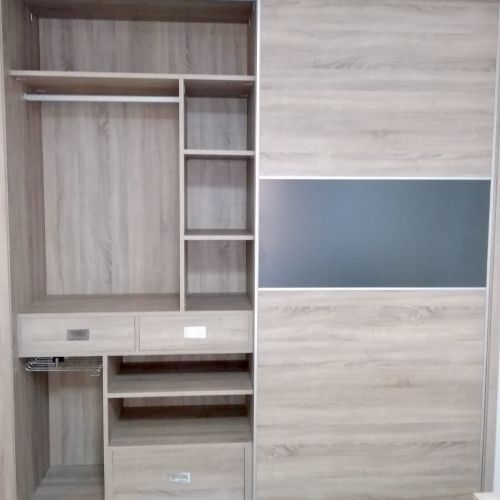 IA273 INTERIOR ROBLE HERCULES CON ZAPATERO, PANTALONERO, BALDAS Y CAJONES SUSPENDIDOS