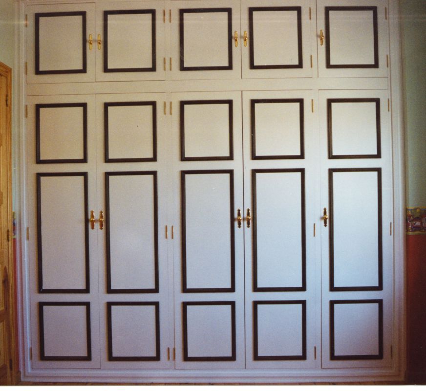 FA85 FRENTE CON ALTILLOS INDEPENDIENTES LACADO BLANCO CON JUNQUILLOS  EN MADERA