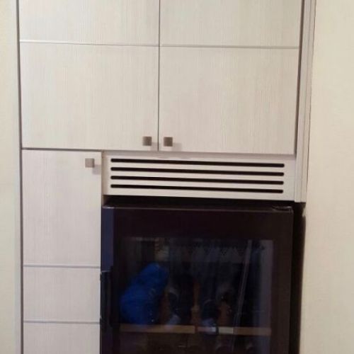 MU116 MUEBLE BODEGUERO EN MELAMINA CON CORTES EN ALUMINIO
