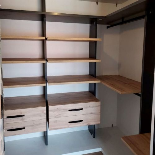 IA15 INTERIOR DE VESTIDOR MELAMINADO LACADO NEGRO ,CAJONERA VOLADA CERRADA ROBLE HERCULES. GROSOR 3 CMS