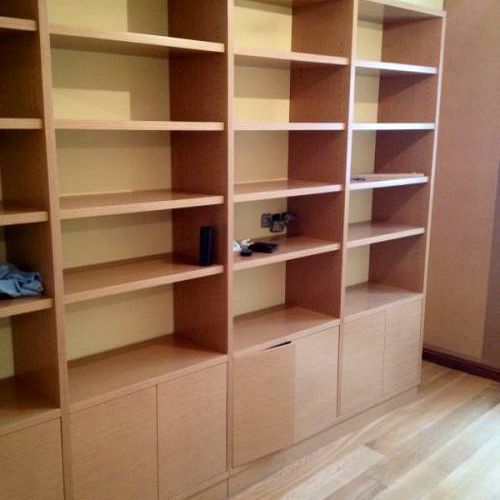 MU40 ESTANTERIA DE 35MM ROBLE BLANCO CON PUERTAS