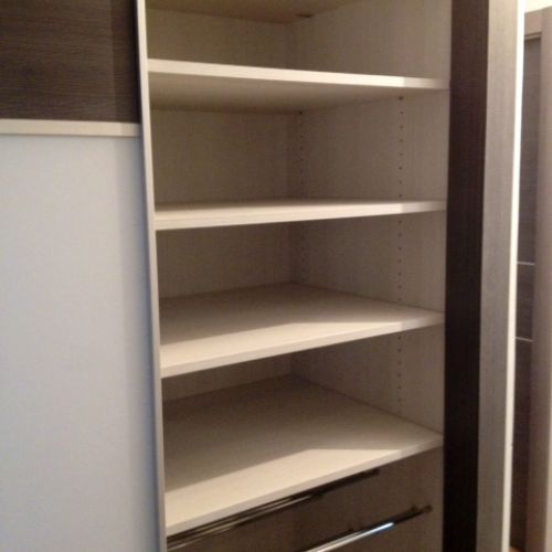 IA197 INTERIOR CON BALDAS Y ZAPATERO DE BARRAS