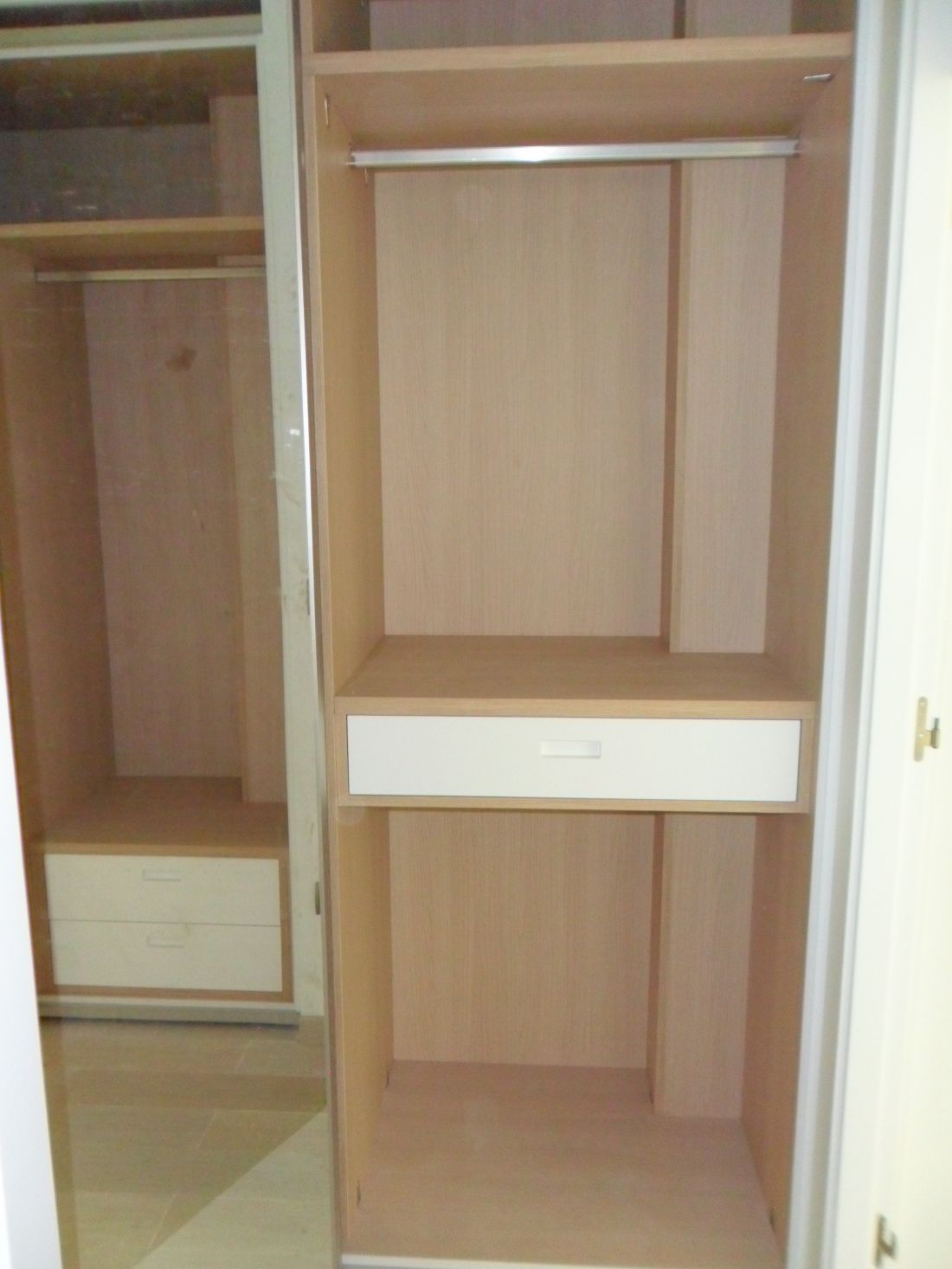 IA59 INTERIOR COLUMNA CAJEADA Y CAJON VOLADO