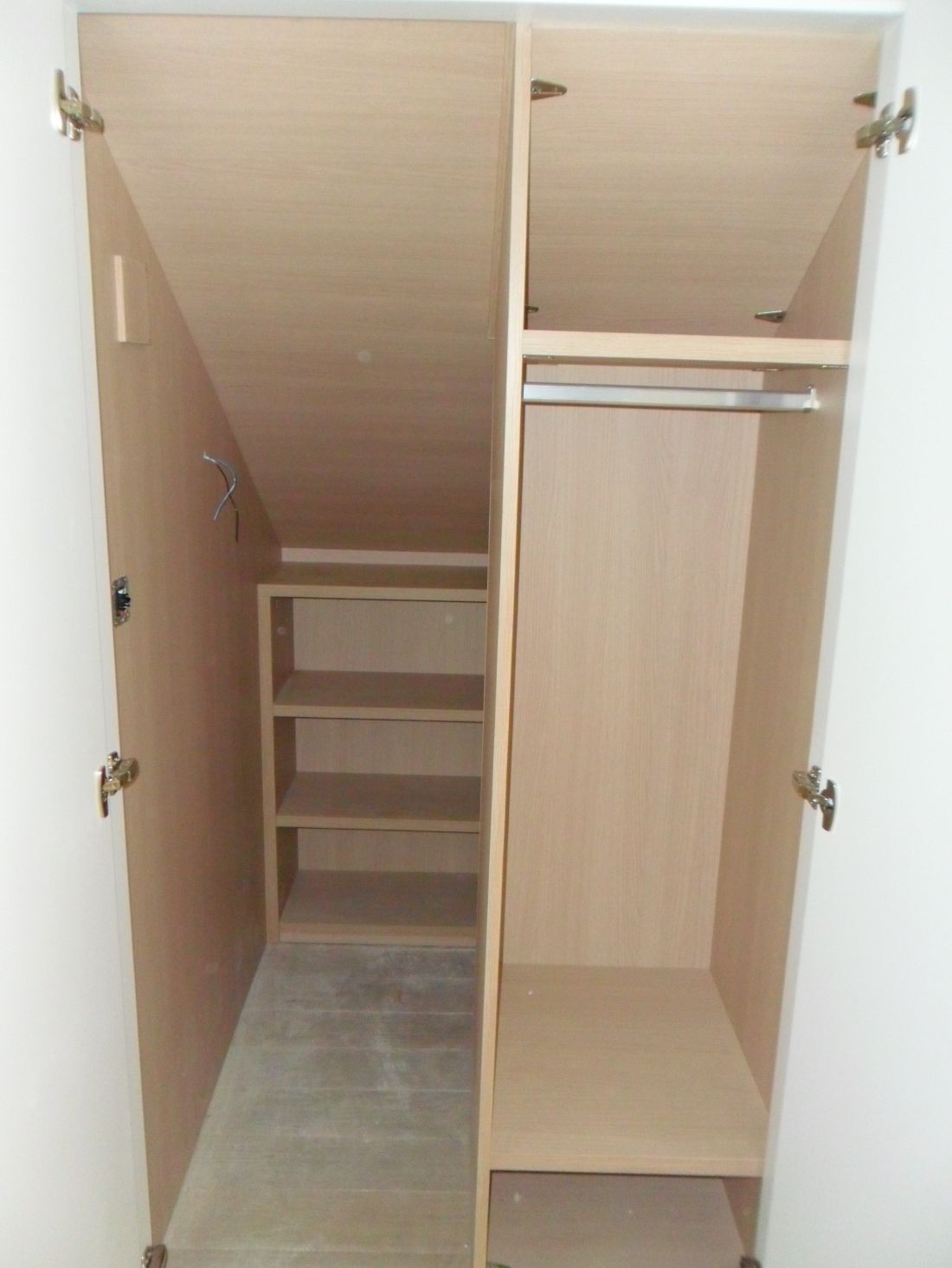 IA119 INTERIOR ABUHARDILLADO EXTRA DE FONDO APROVECHADO CON BALDAS