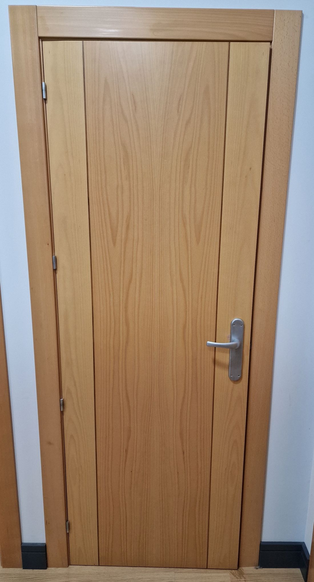 PI135 PUERTA HAYA MODELO 2 GRECAS VETA VERTICAL