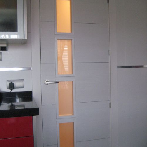 PI20 PUERTA VINILO 4 VIDRIOS LATERALES MODELO 2003 BLANCO SAVIA