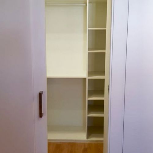 IA212 DETALLE DE ENTRADA A VESTIDOR