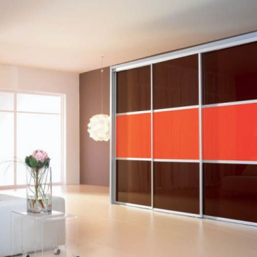 FC202 FRENTE CORREDERO ECO CRISTAL LACADO MARRON  Y CRISTAL LACADO NARANJA. PERFILES ALUMINIO Y REMATES LACADO ALUMINIO