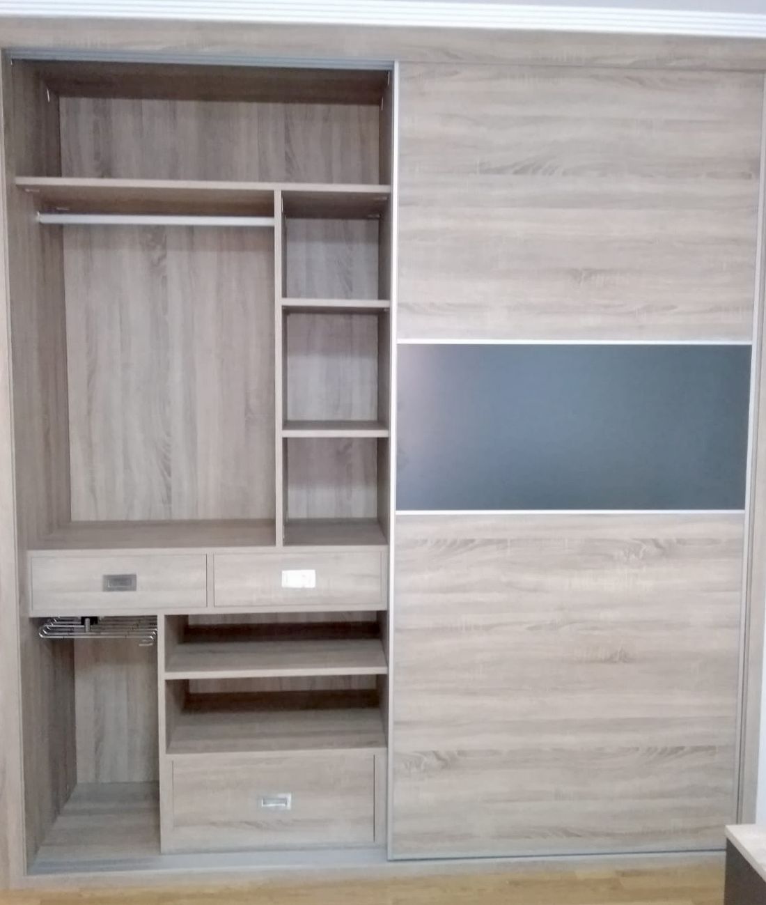 IA273 INTERIOR ROBLE HERCULES CON ZAPATERO, PANTALONERO, BALDAS Y CAJONES SUSPENDIDOS