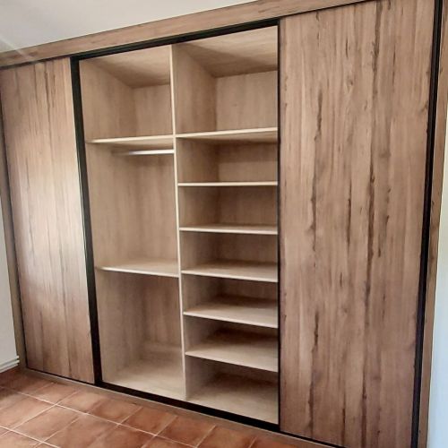 IA237 INTERIOR ROBLE HERCULES BALDAS Y DOBLE COLGADOR