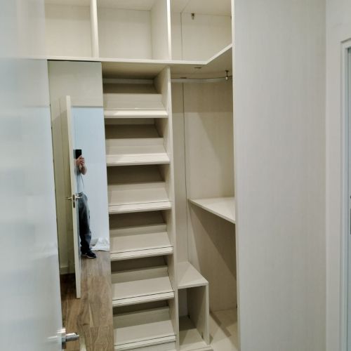 VE110 VESTIDOR BLANCO CON BALDAS INCLINADAS Y ESPEJO CORREDERO