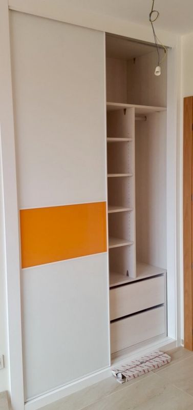 IA198 INTERIOR EN OREGON SIENA CON 2 ZAPATEROS, R. CORTA Y BALDAS REGULABLES