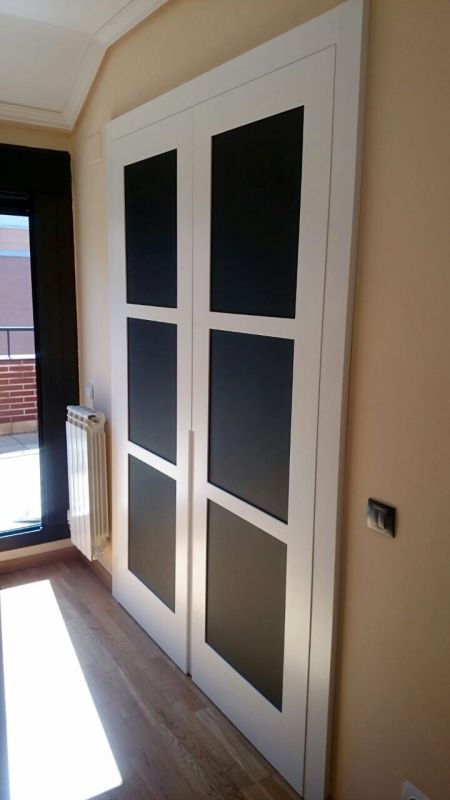 FA21 FRENTE CUADROS LACADO BLANCO Y LACADO NEGRO CON UÑERO LARGO