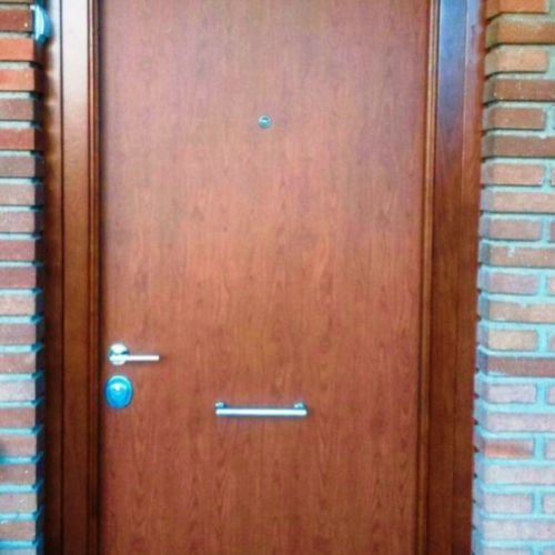 PA50 PUERTA ACORAZADA ALUMINIO SAPELY LISO